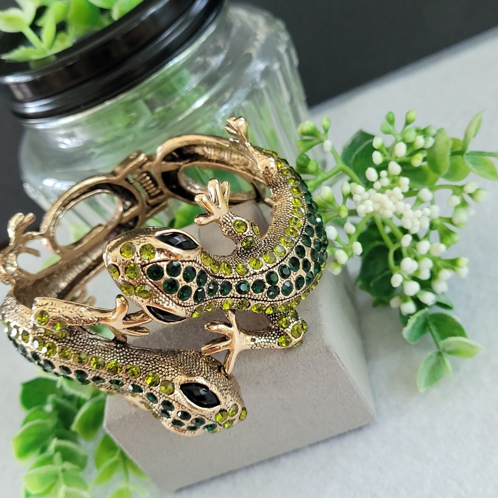 Green Rhinestone Gecko Hinged Cuff Bracelet Gold Tone Figural Statement - Picture 5 of 12